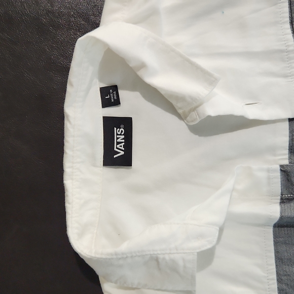 Great condition Van's big kid short sleeve button up with pocket - Picture 3 of 3
